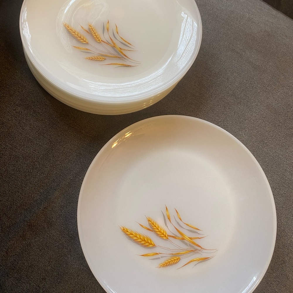 Nine fire king wheat design dinner plates pristine condition